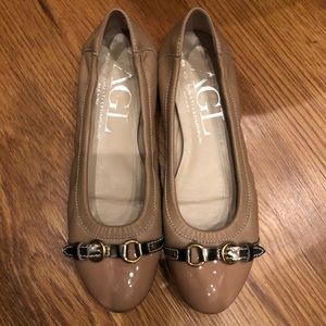AGL Nude Ballet Flat very good condition w/box.